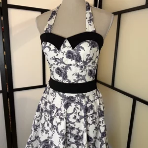 Belsira Floral Halter Dress – Size XS (Fits Like S) – Worn Once