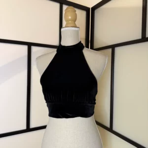 Amisu Velvet Halter Crop Top – Size XS – Never Worn