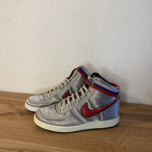 NWT Nike Vandal High Supreme 2002 OG Metallic Silver Sneakers Men AUTHENTIC – Size 42 – Used (Good Condition)