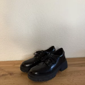 Chunky Lace-Up Shoes – Black – Size 39 – Used