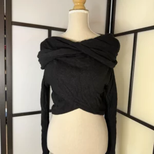 Yggdrazil Off-Shoulder Knit Top – Black – XS – Worn Once