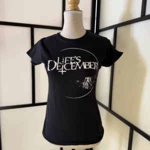 Life’s December Graphic T-Shirt – Black – Women’s M – Worn Condition